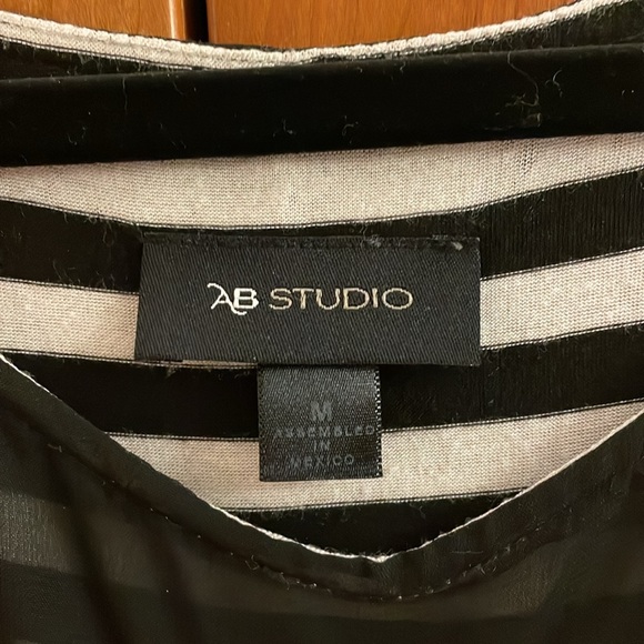 Women’s Black Sheer Striped Overlay Blouse Size Medium - Picture 5 of 8